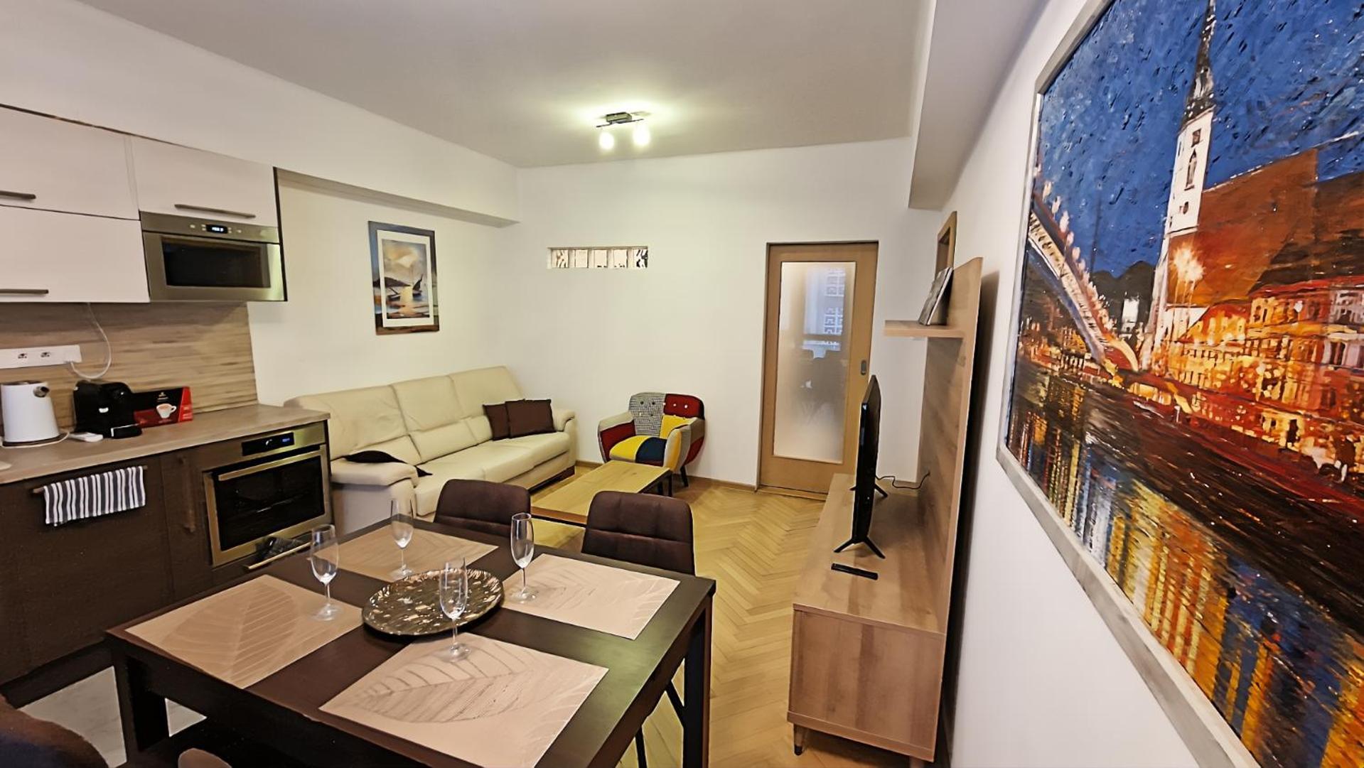 3 Room City Center Apartment By Bratislavatrip Buitenkant foto